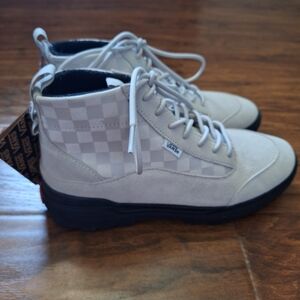 Vans Women's Lace-Up Boots - White and Black